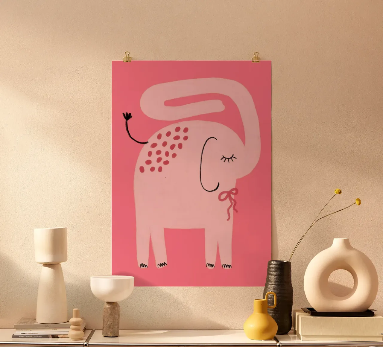 Éléphant rose mignon avec un nœud, Kawaii Art Print poster avec cadre en plastique de vintagepod