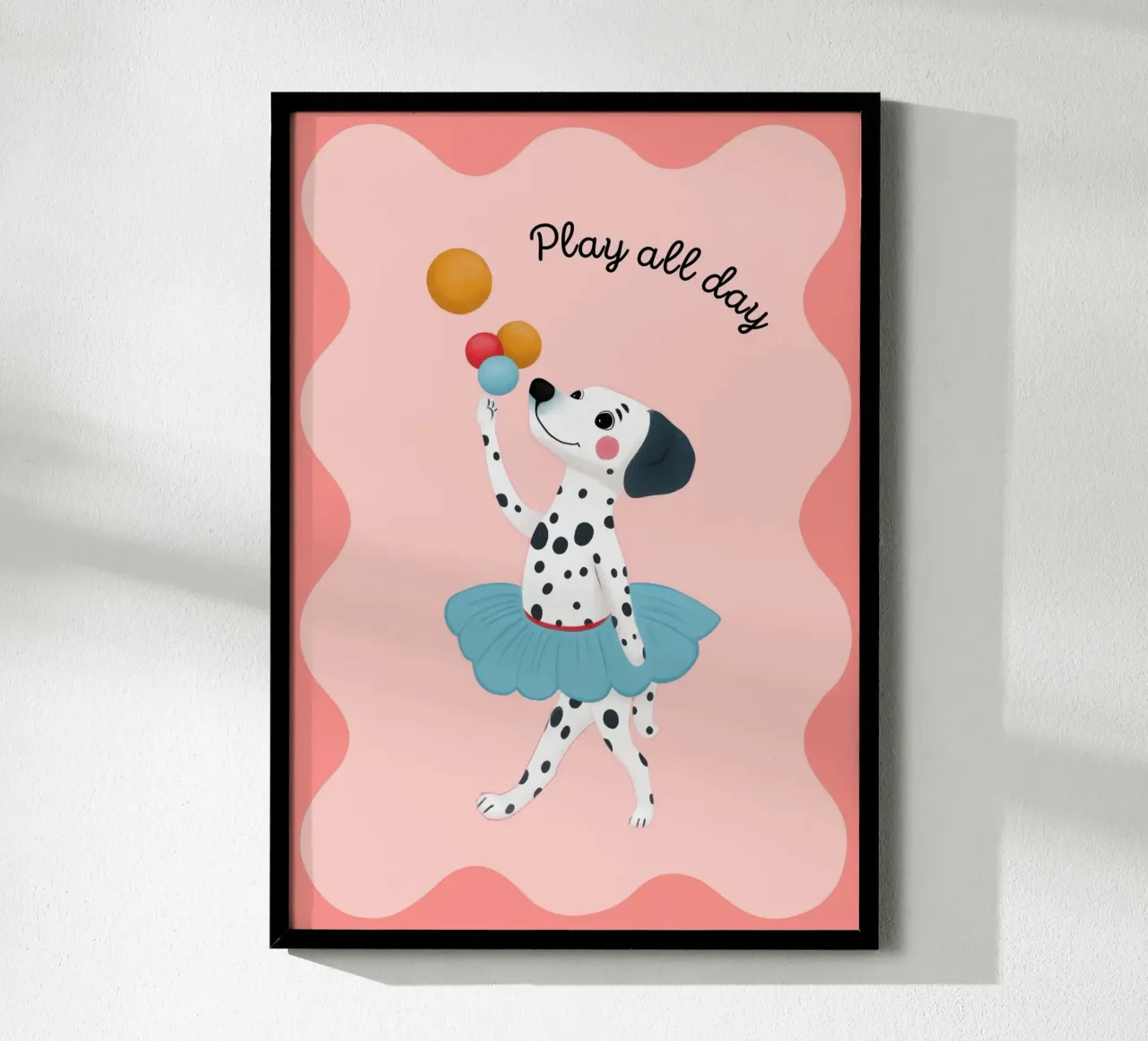 Jonglerende dalmatiër "Play All Day" Art Print poster met houten frame van vintagepod