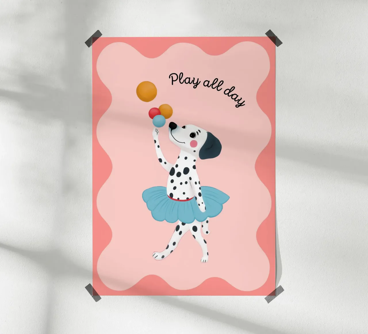 Jonglerende dalmatiër "Play All Day" Art Print poster met houten frame van vintagepod