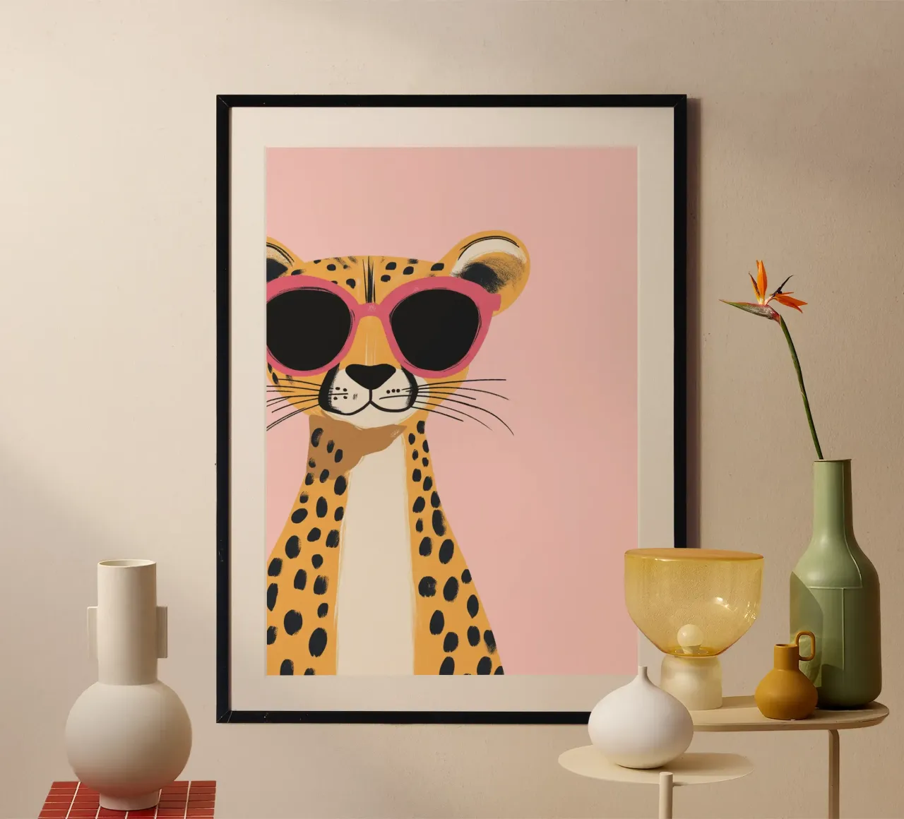 Impresión artística de un guepardo chic con gafas de sol rosas poster con marco de aluminio de vintagepod