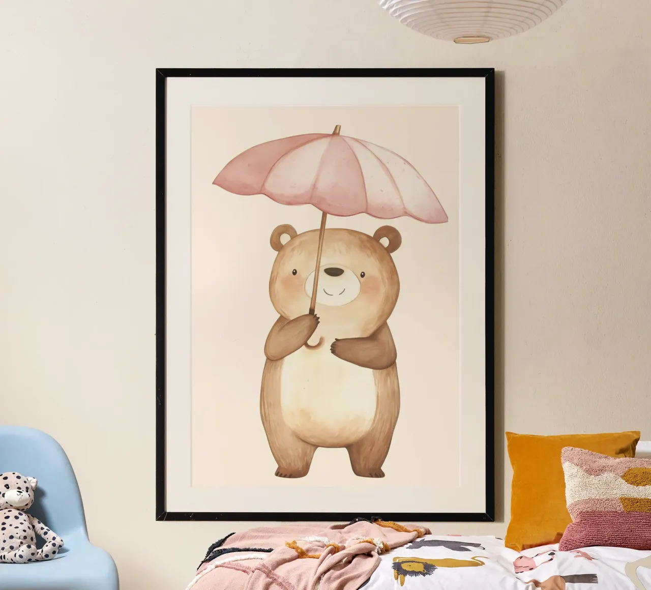 Stampa d'arte di un simpatico orso con ombrello rosa poster con telaio in alluminio da vintagepod