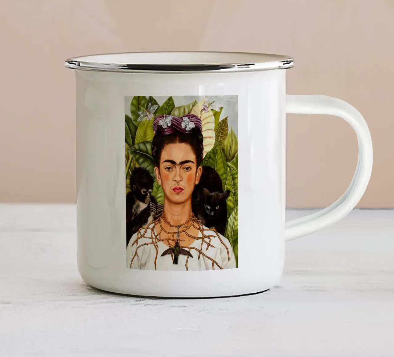 (Autoritratto con collana di spine e colibrì) tazza in smalto da Classic Art Prints