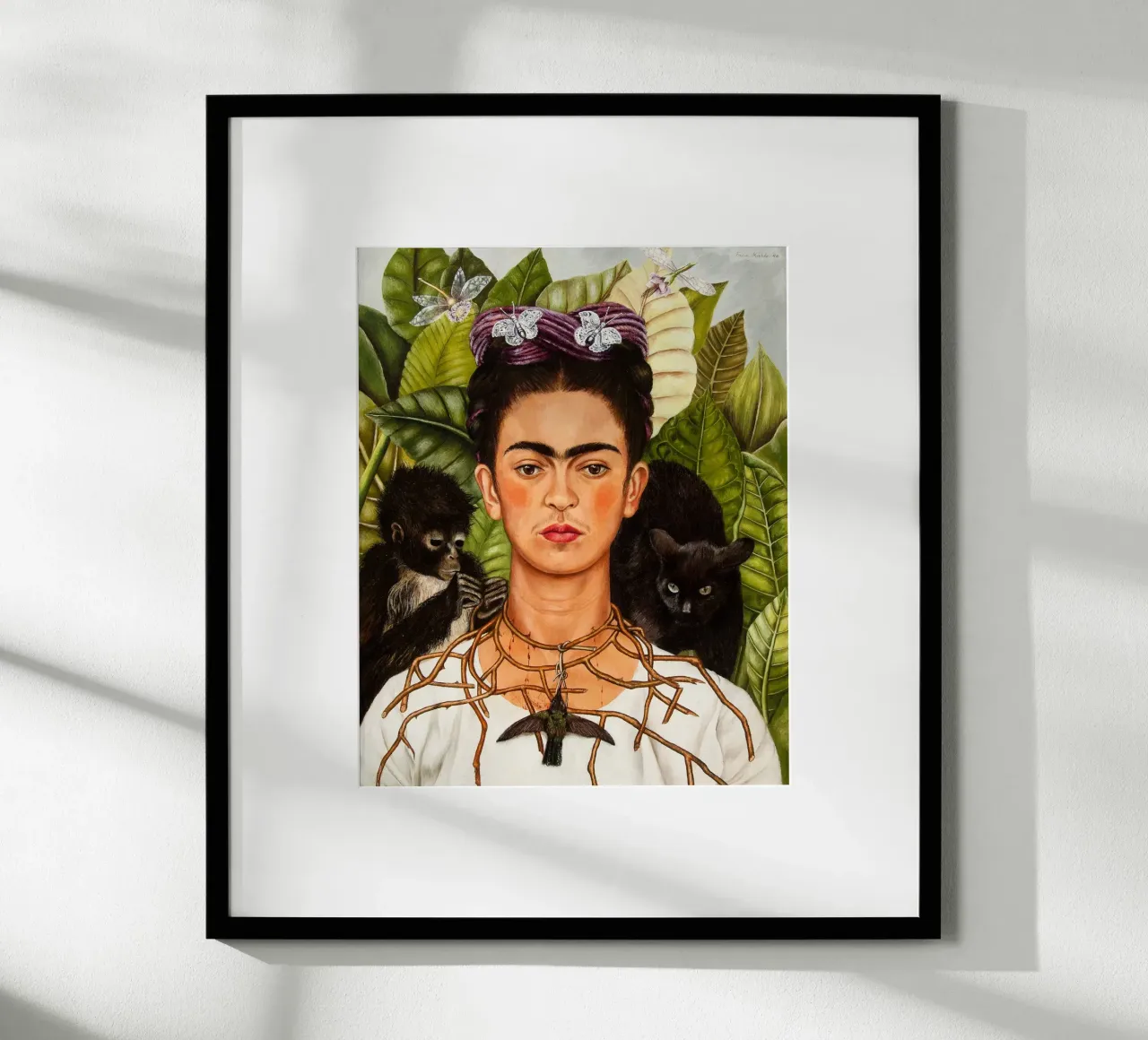 (Autoritratto con collana di spine e colibrì) poster con telaio in alluminio da Classic Art Prints
