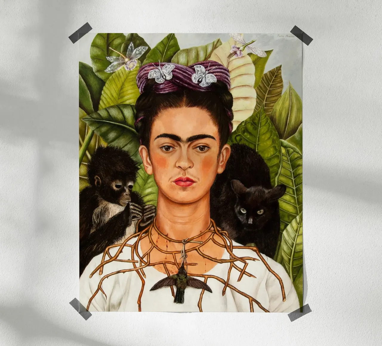 (Autoritratto con collana di spine e colibrì) poster con telaio in alluminio da Classic Art Prints