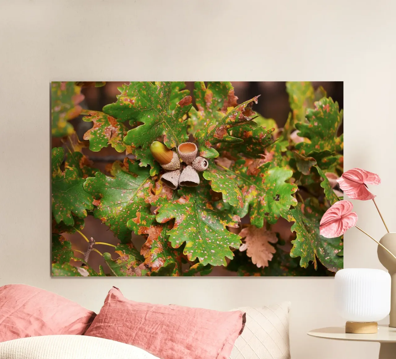 Nocciole tra le foglie d'autunno - Natura morta nel bosco poster con telaio in plastica da jay