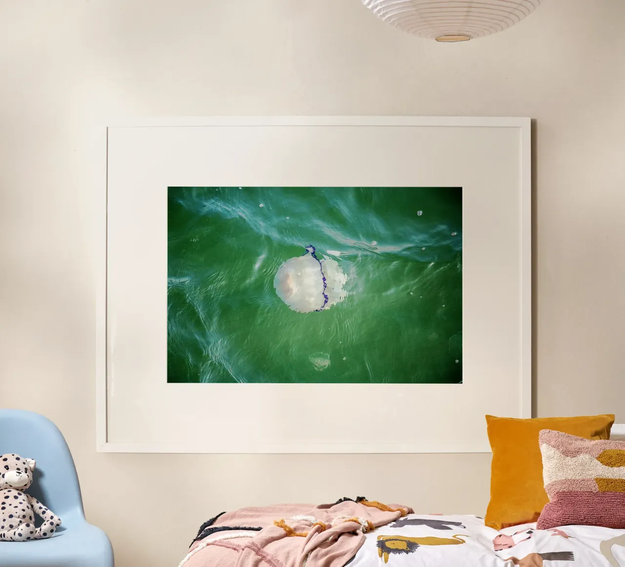 Medusa de borde azul en el mar I - Marine Fine Art Print poster de jay
