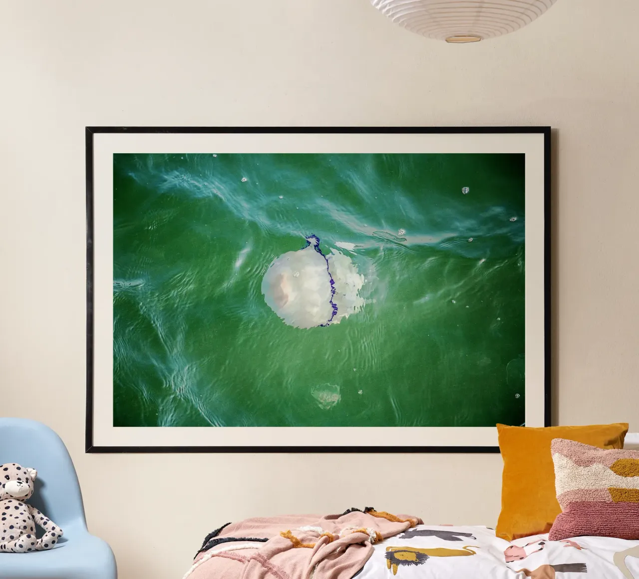 Medusa de borde azul en el mar I - Marine Fine Art Print poster de jay