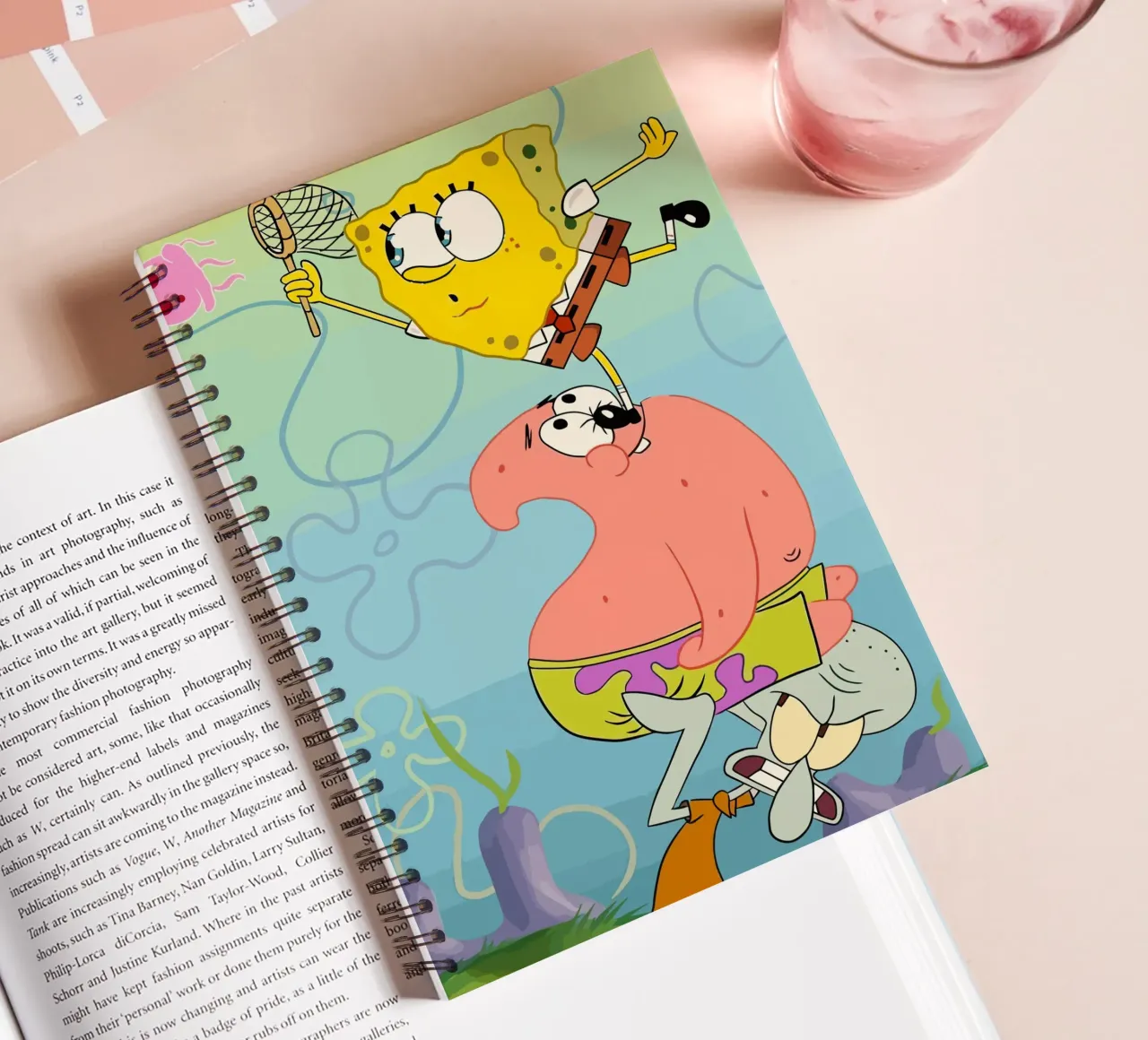 SpongeBob, Patrick, and Squidward work together to catch je Ringbuch von Dumery Art