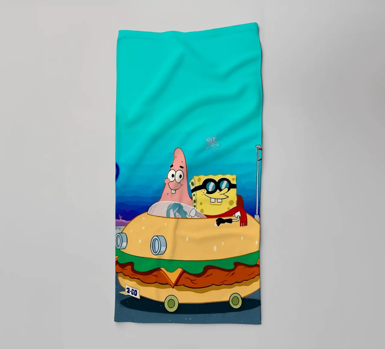SpongeBob and Patrick ride in a burger car asciugamano da bagno da Dumery Art