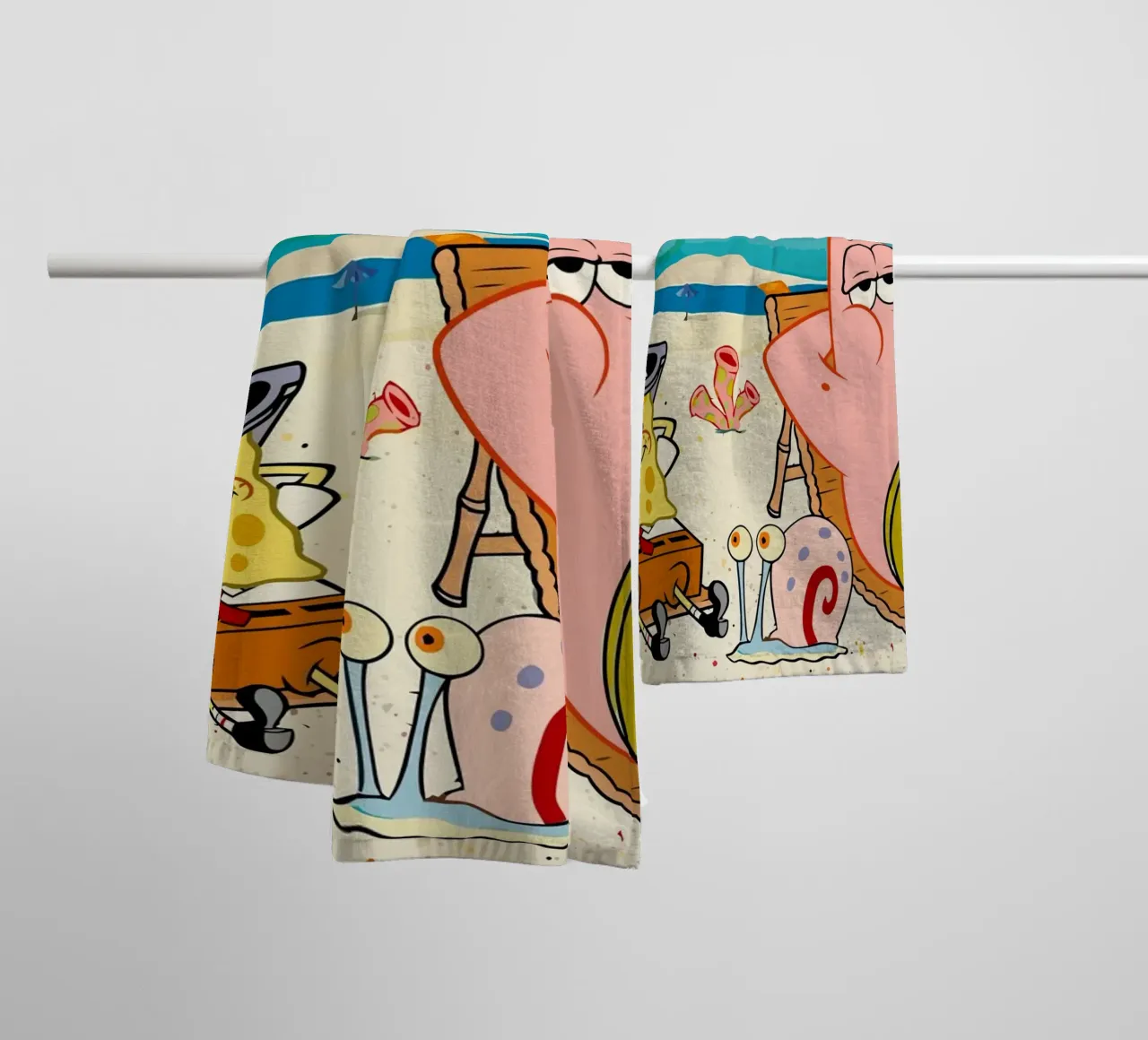 Spongebob and Patrick are relaxing and lazing around asciugamano da bagno da Dumery Art