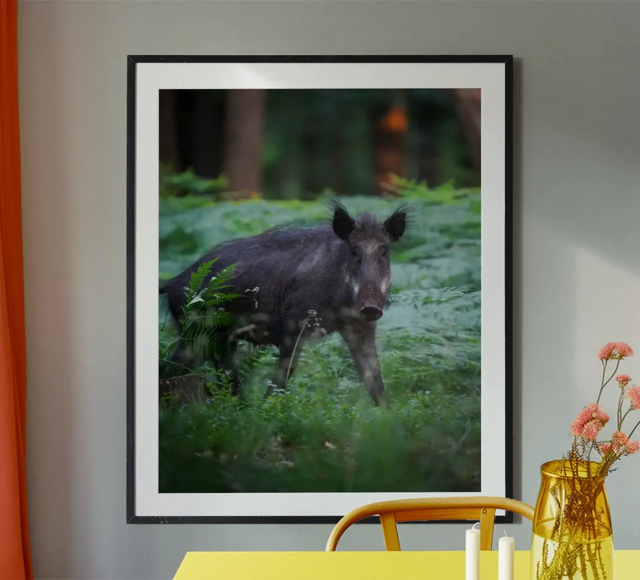 Cinghiale nella foresta poster con telaio in legno da Tom's Wildlife