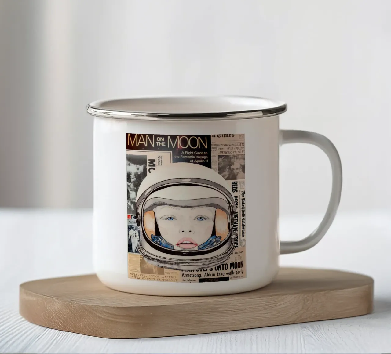 La donna dell'Apollo 11 sulla Luna tazza in smalto da LaylaOzPortraits