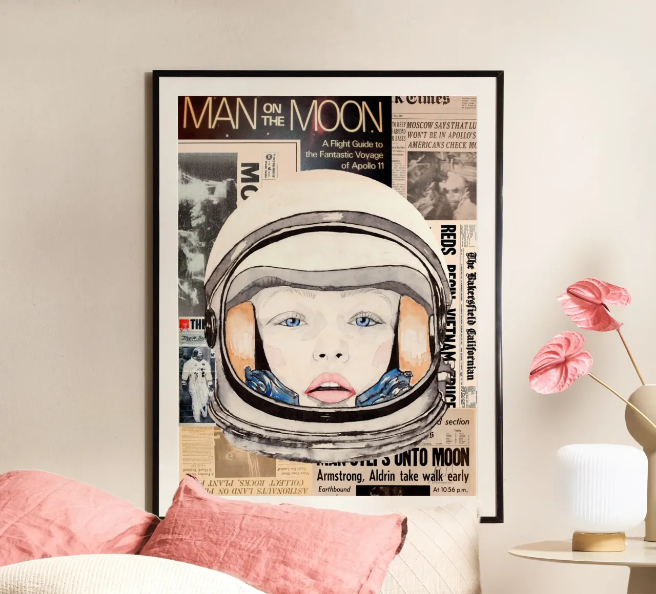 La donna dell'Apollo 11 sulla Luna poster con telaio in plastica da LaylaOzPortraits