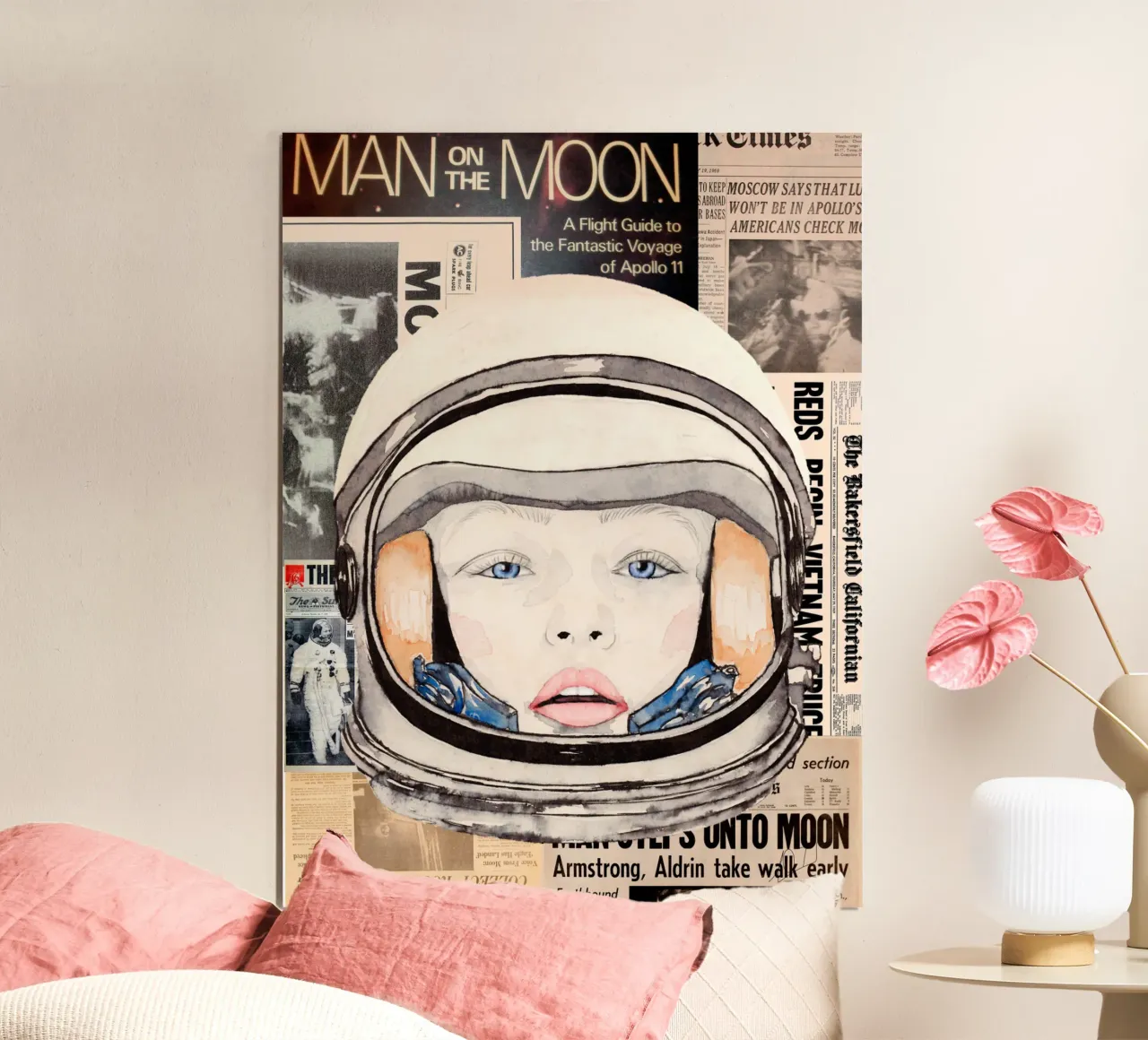 La donna dell'Apollo 11 sulla Luna poster con telaio in plastica da LaylaOzPortraits