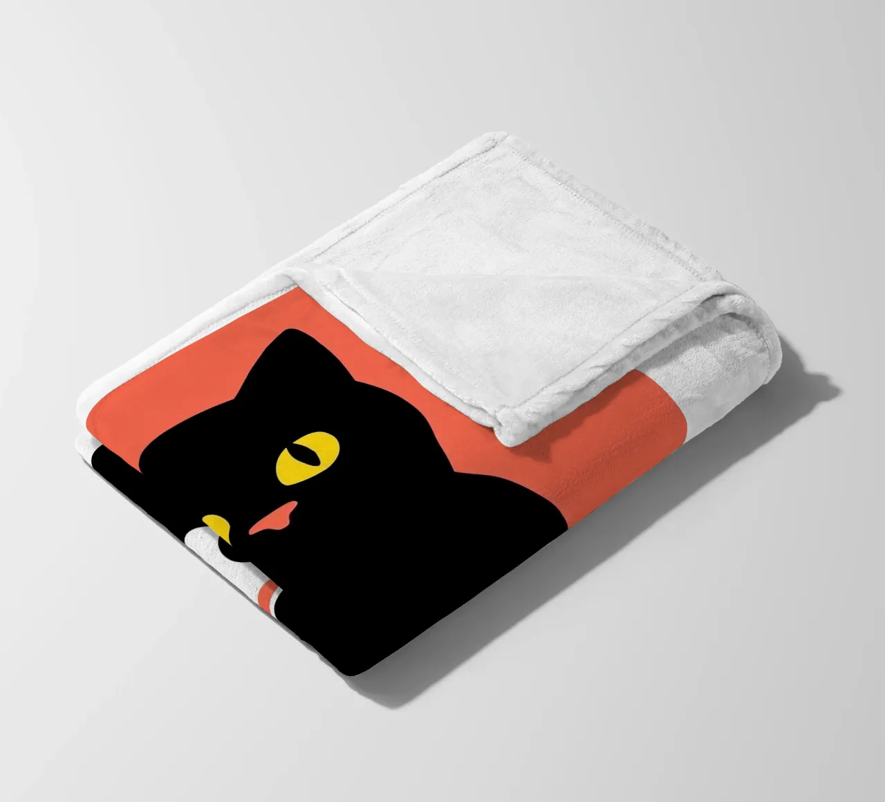 Gatto nero con tazza di caffè coperta in pile da Arjun
