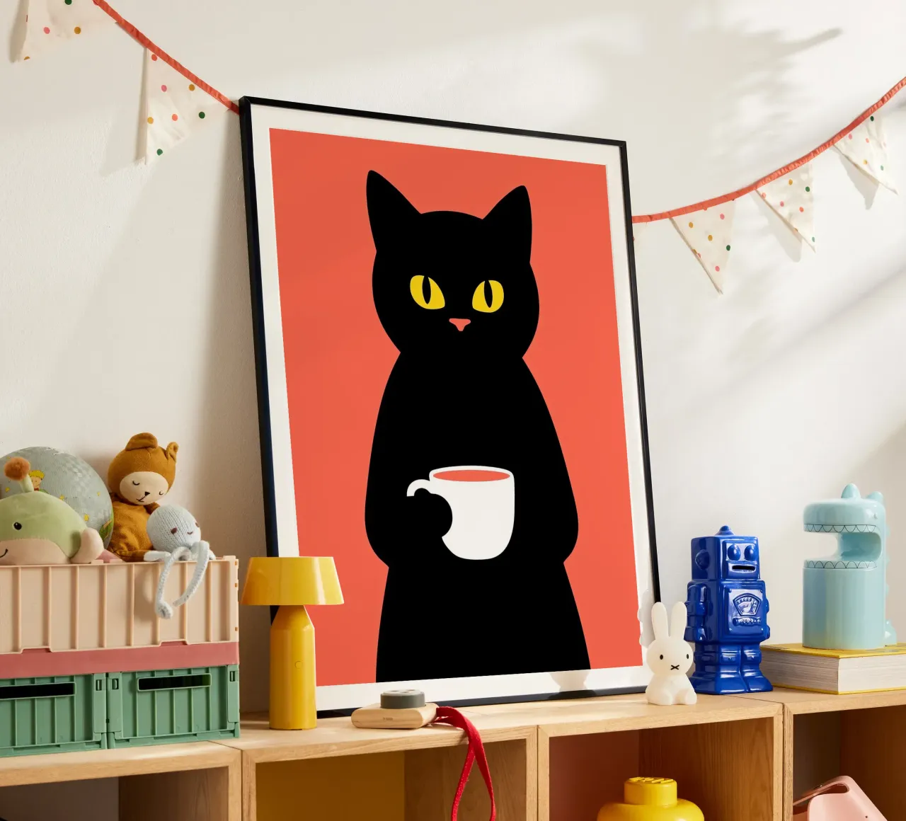 Gatto nero con tazza di caffè poster con telaio in legno da Arjun