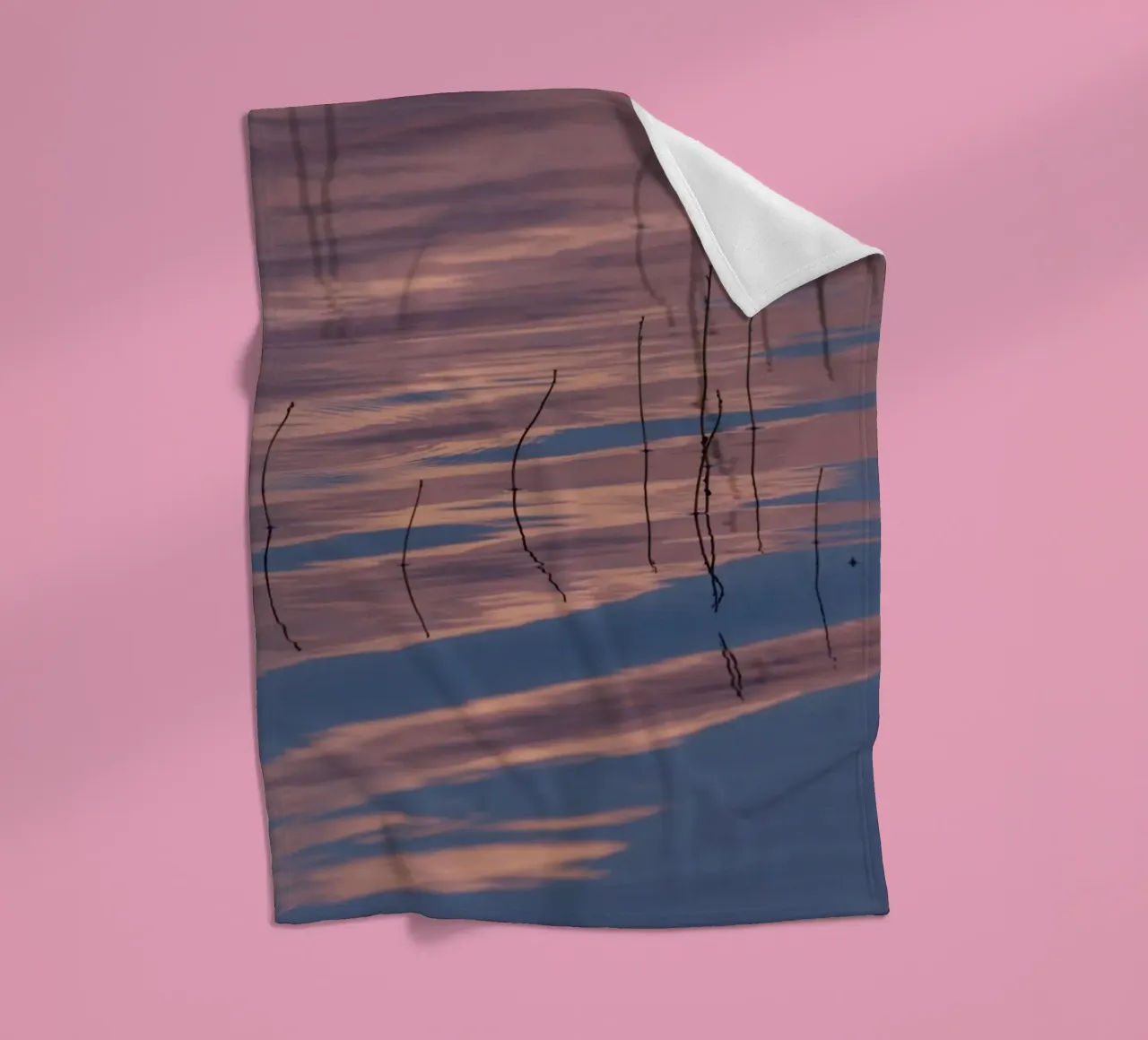 Clouds reflections fleecedeken van Carol Maia