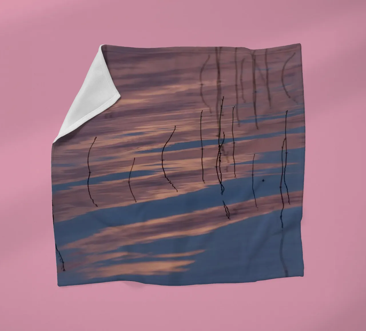 Clouds reflections fleecedeken van Carol Maia