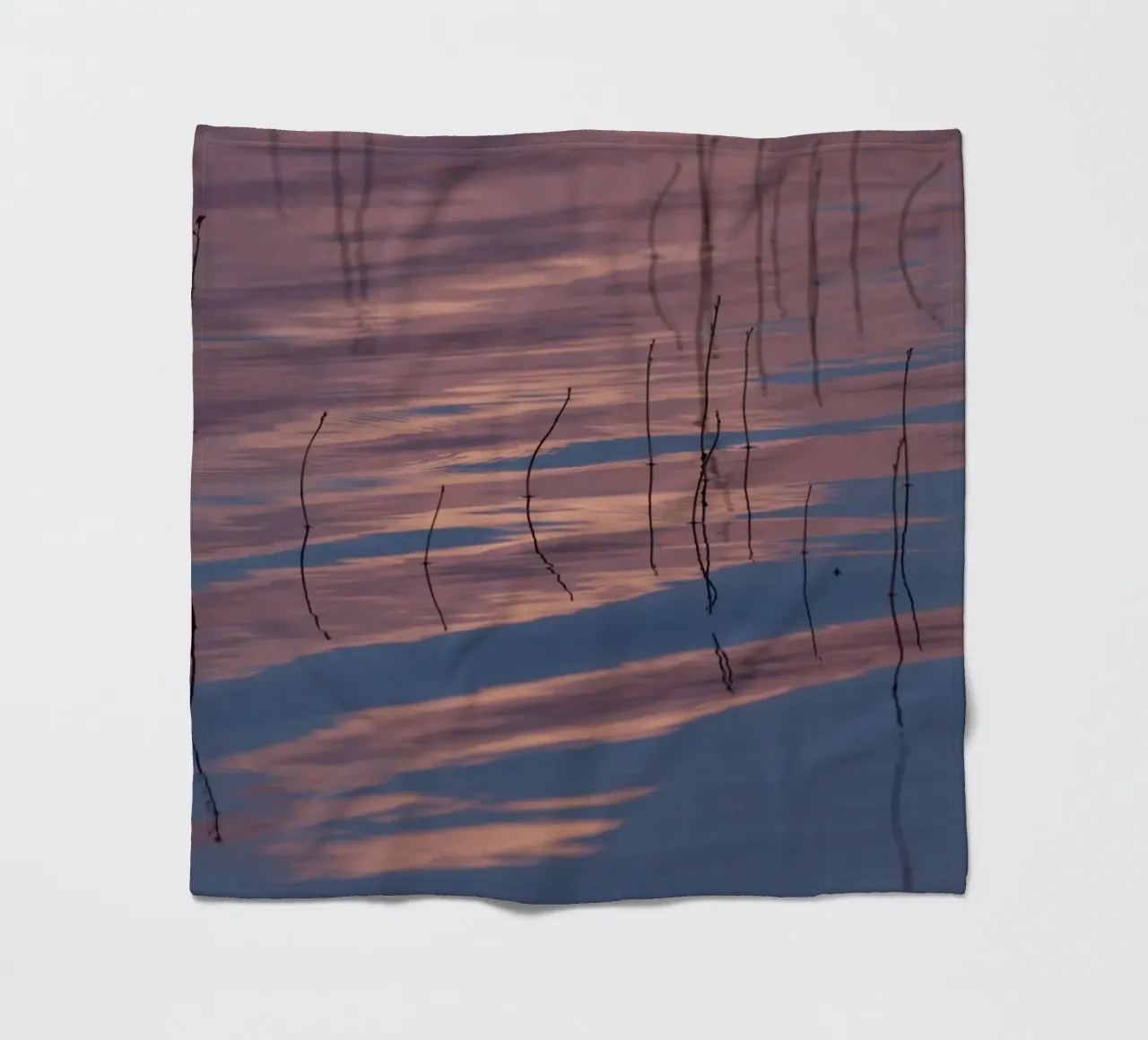 Clouds reflections fleecedeken van Carol Maia