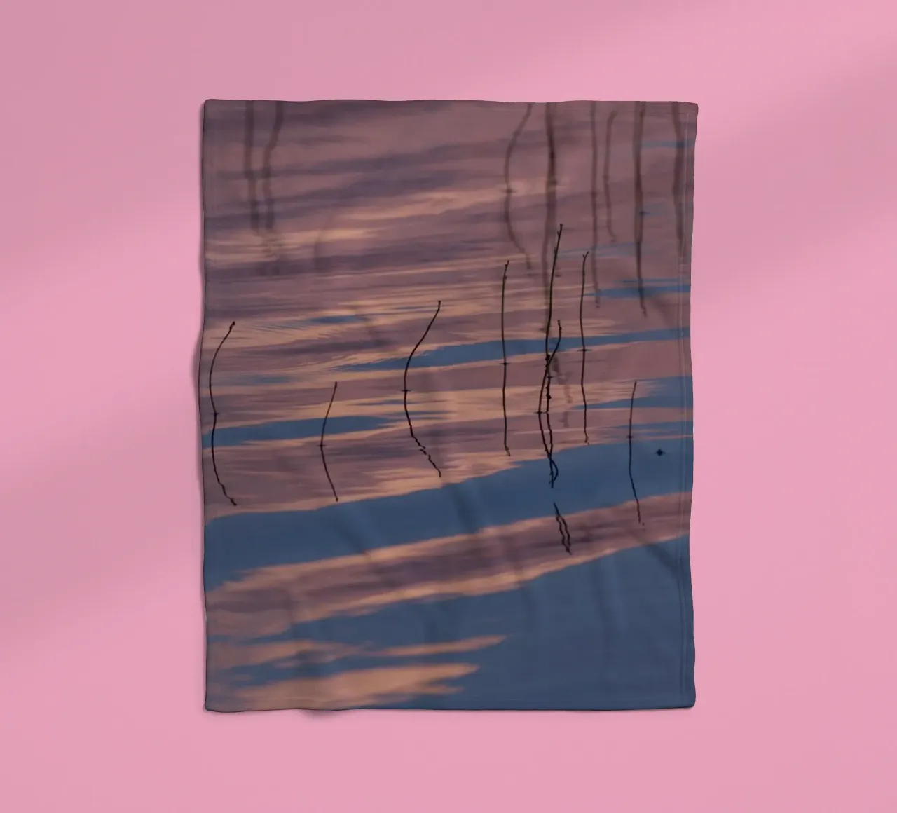 Clouds reflections fleecedeken van Carol Maia