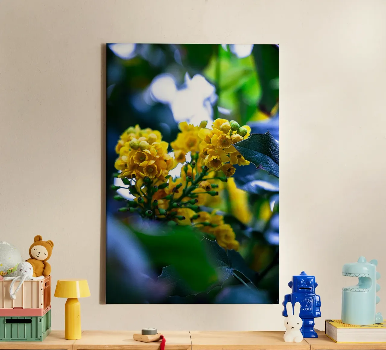 Gele tros in de regen - Botanische wandprint canvas met Baklijst van jay