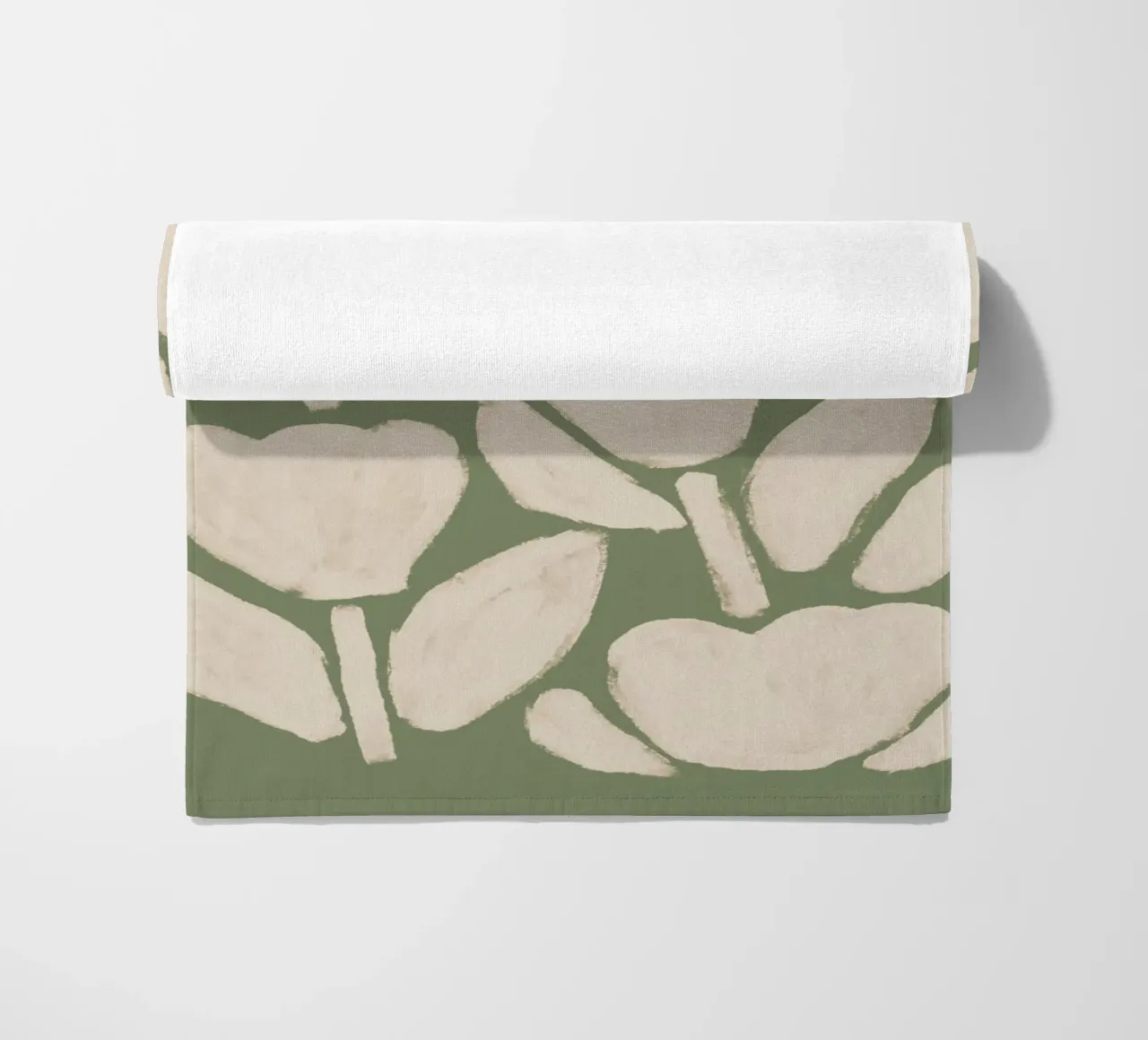 Abstracte saliegroene tulpen strandhanddoek van Melloi Art Print