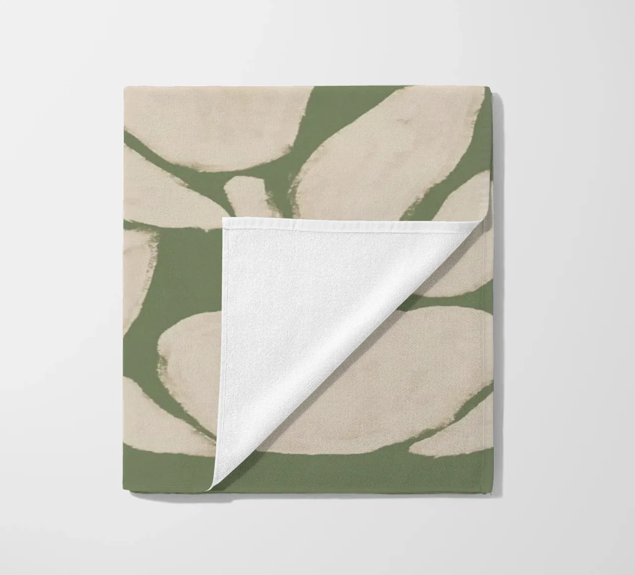 Abstracte saliegroene tulpen strandhanddoek van Melloi Art Print