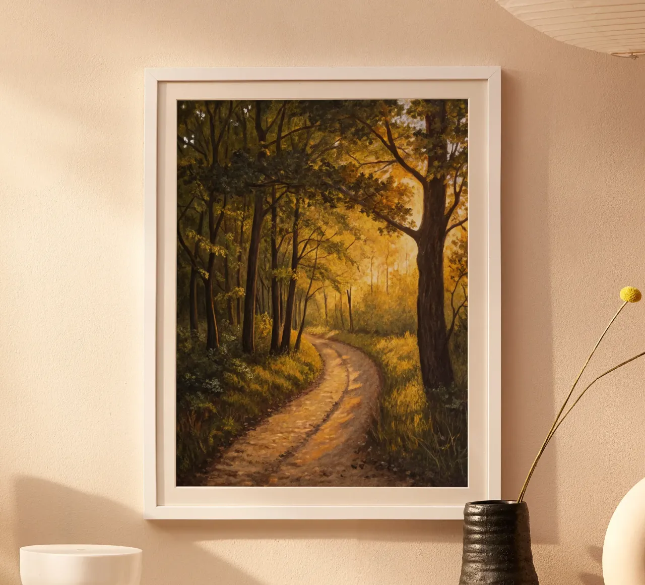 Il sentiero d'oro al crepuscolo: Un viaggio sereno attraverso un'area illuminata dal sole. poster con telaio in alluminio da Artistic-shop