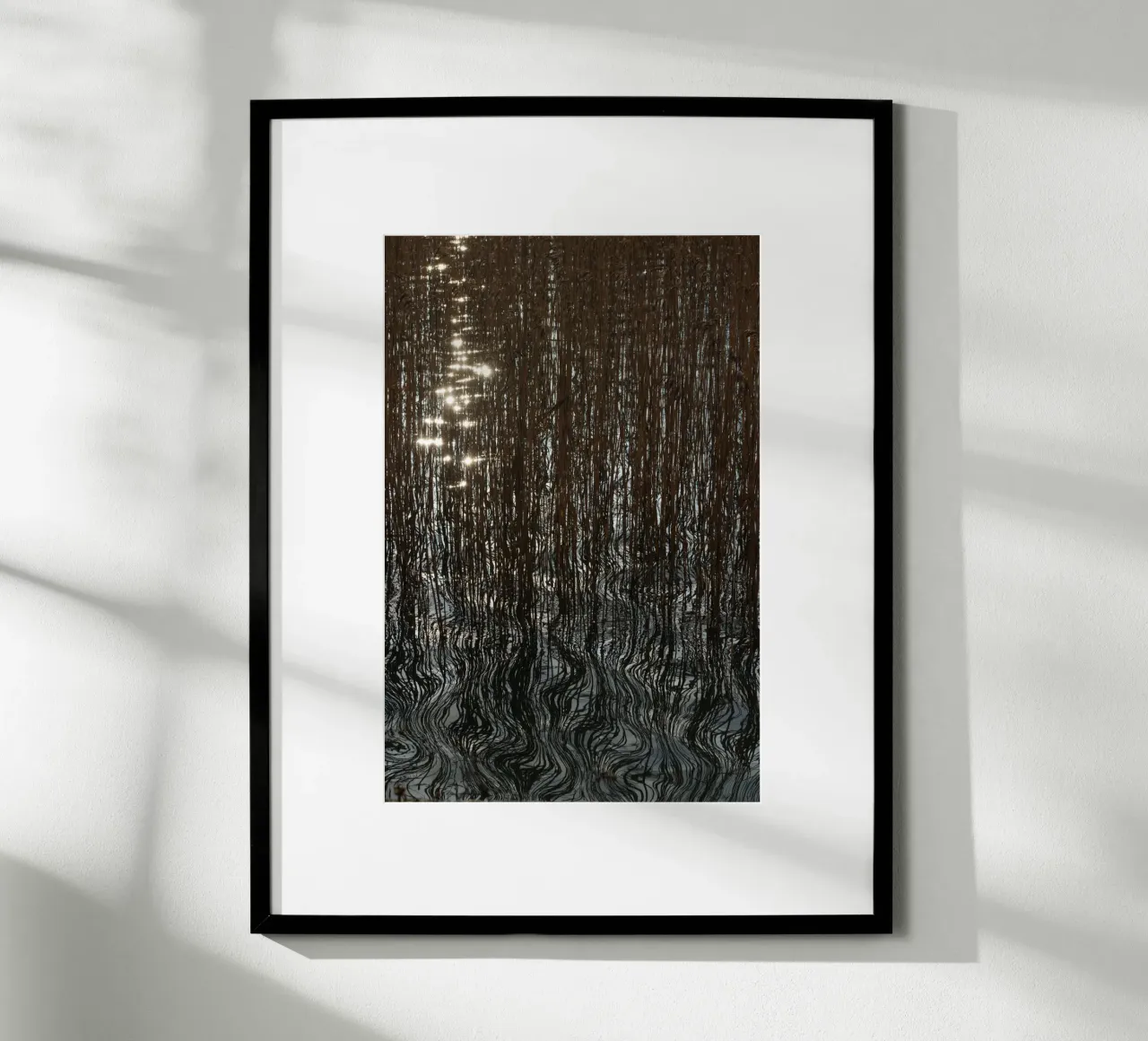 Distorted reflections poster con telaio in legno da Carol Maia