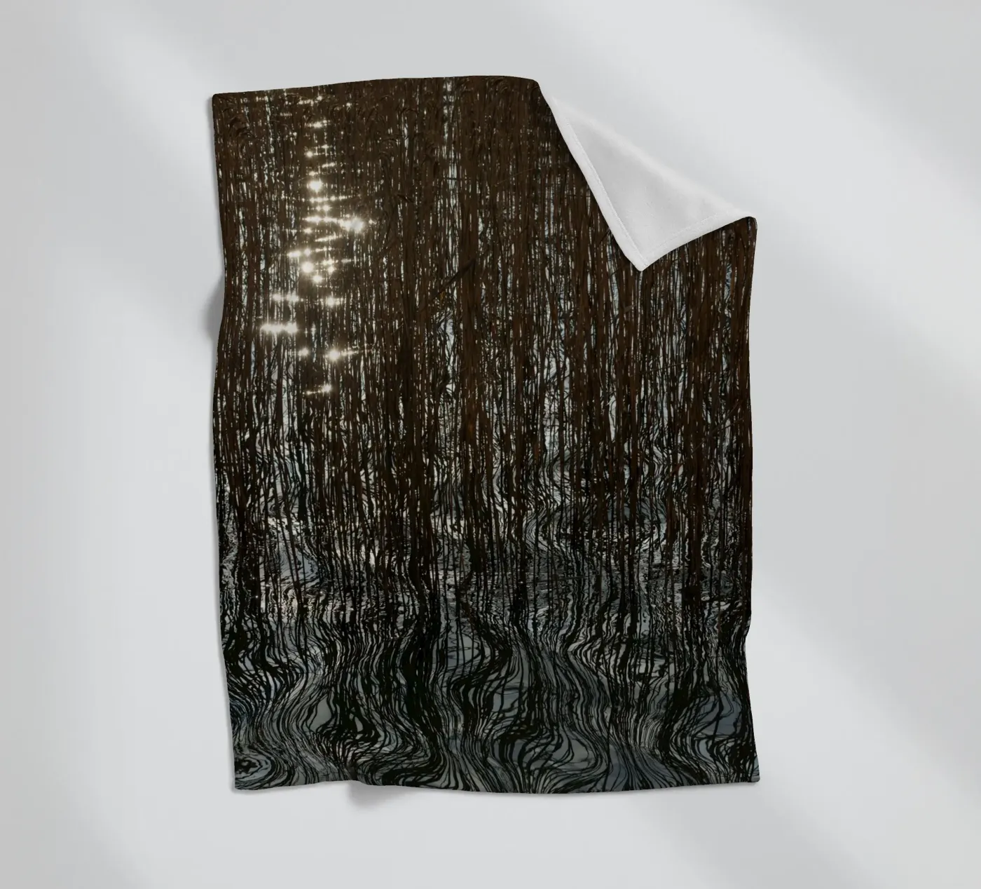 Distorted reflections Fleecedecke von Carol Maia