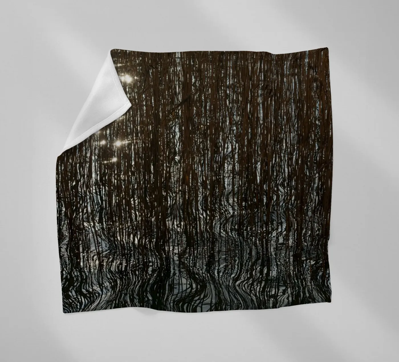 Distorted reflections fleecedeken van Carol Maia