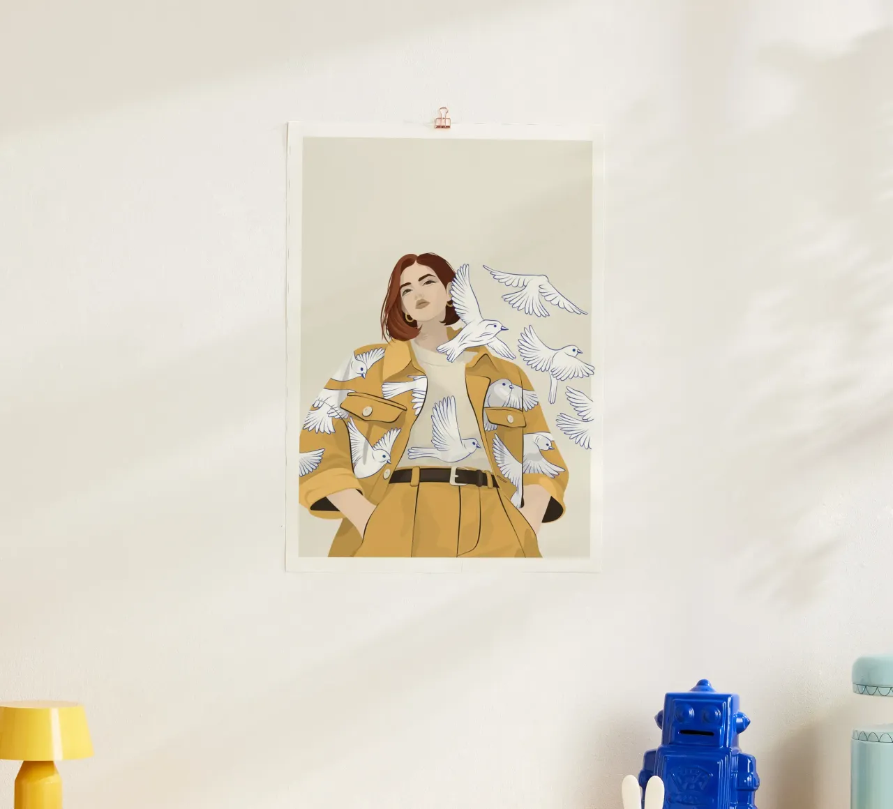 Donna con uccelli poster con telaio in legno da Lise.ya
