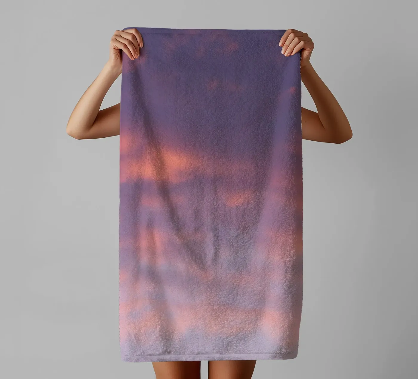 Sunset clouds badhanddoek van Carol Maia