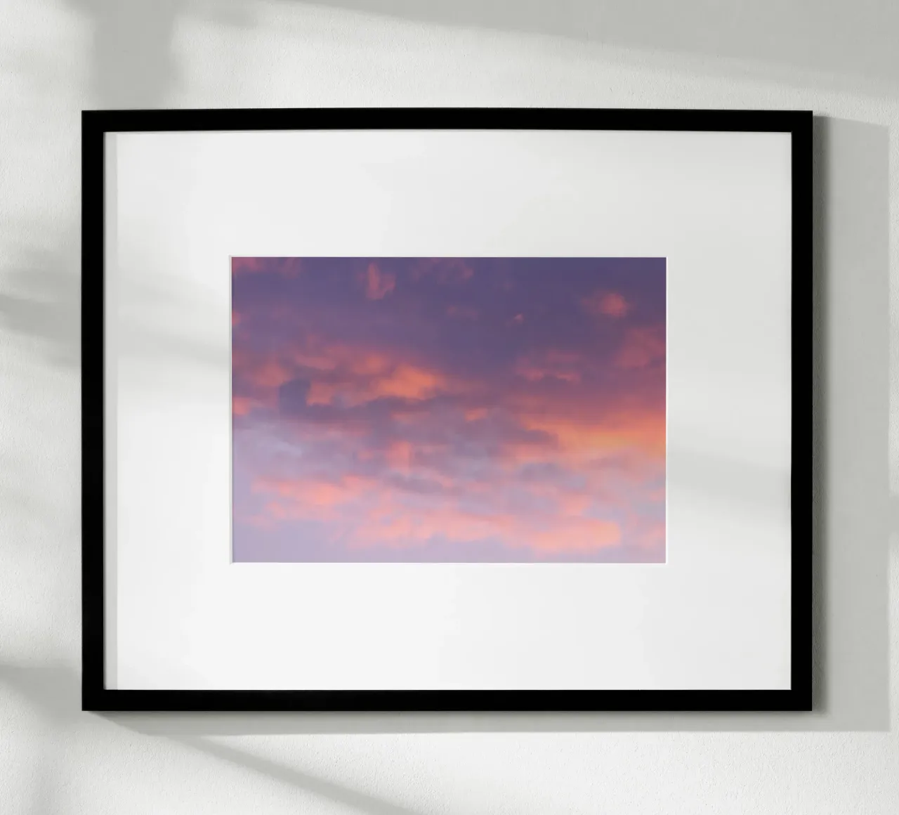 Sunset clouds poster con telaio in legno da Carol Maia