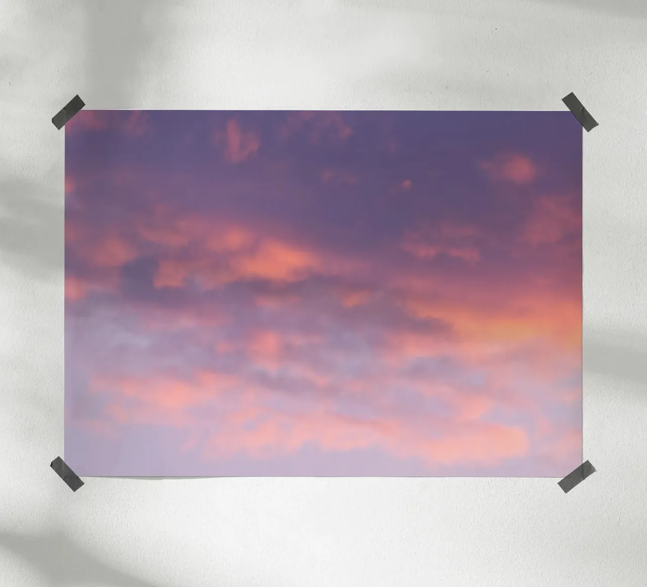 Sunset clouds poster con telaio in legno da Carol Maia