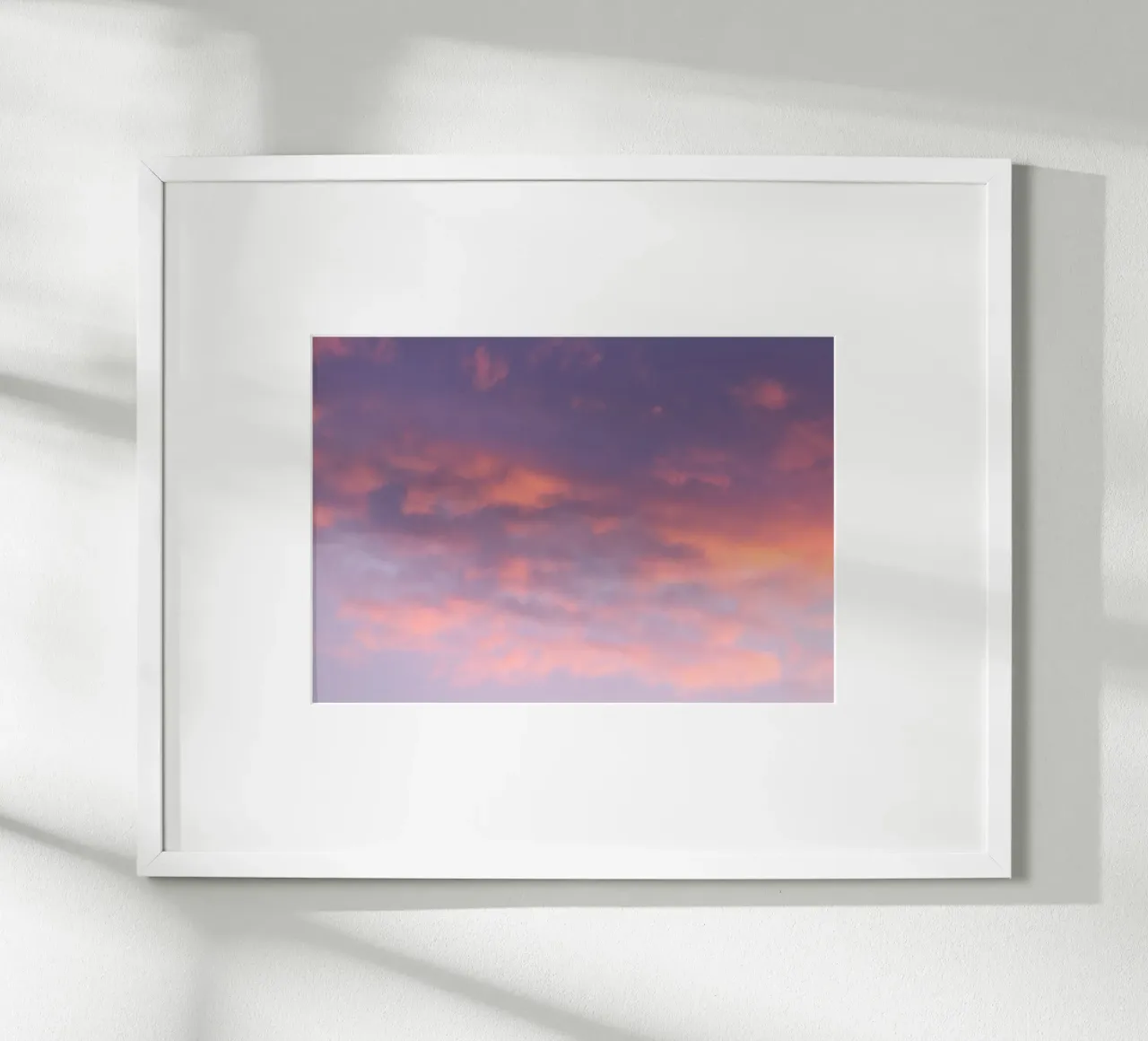 Sunset clouds poster con telaio in legno da Carol Maia