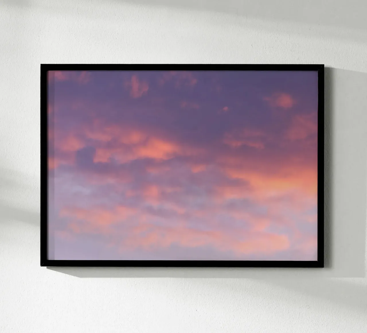 Sunset clouds poster con telaio in legno da Carol Maia