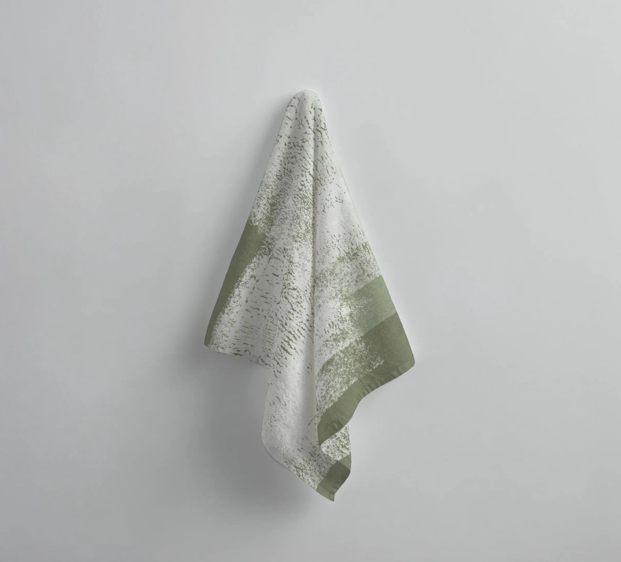 Surfaces | Minimal Abstract in Olive and Sage Green asciugamano da bagno da sabidussi