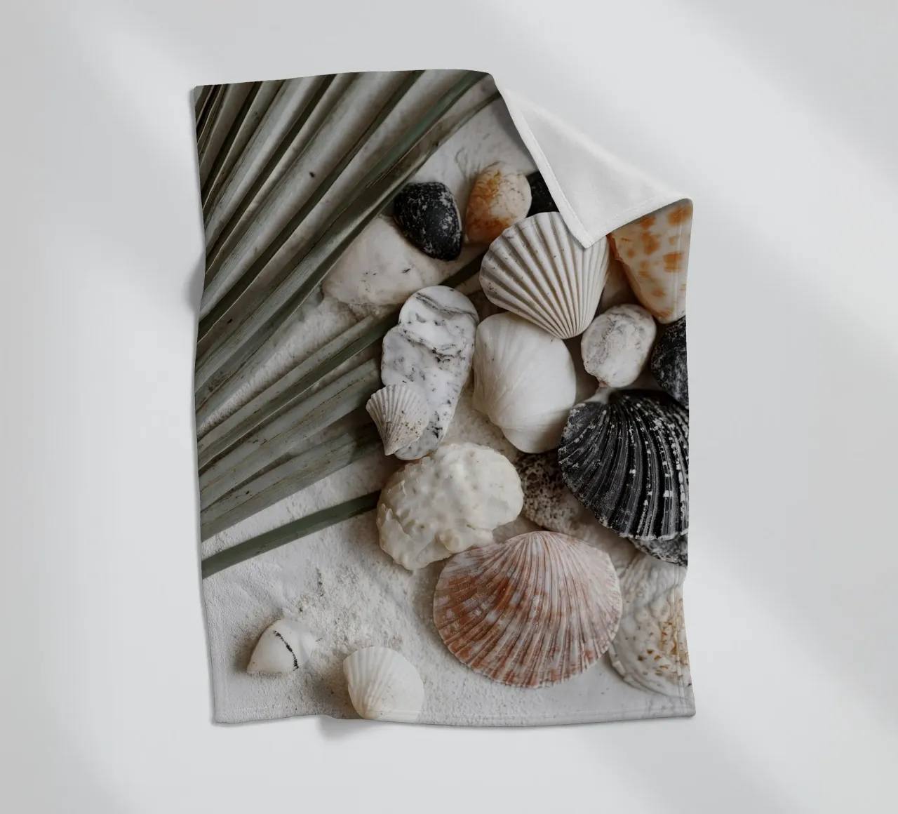 Shell Stories No 01 coperta in pile da treechild