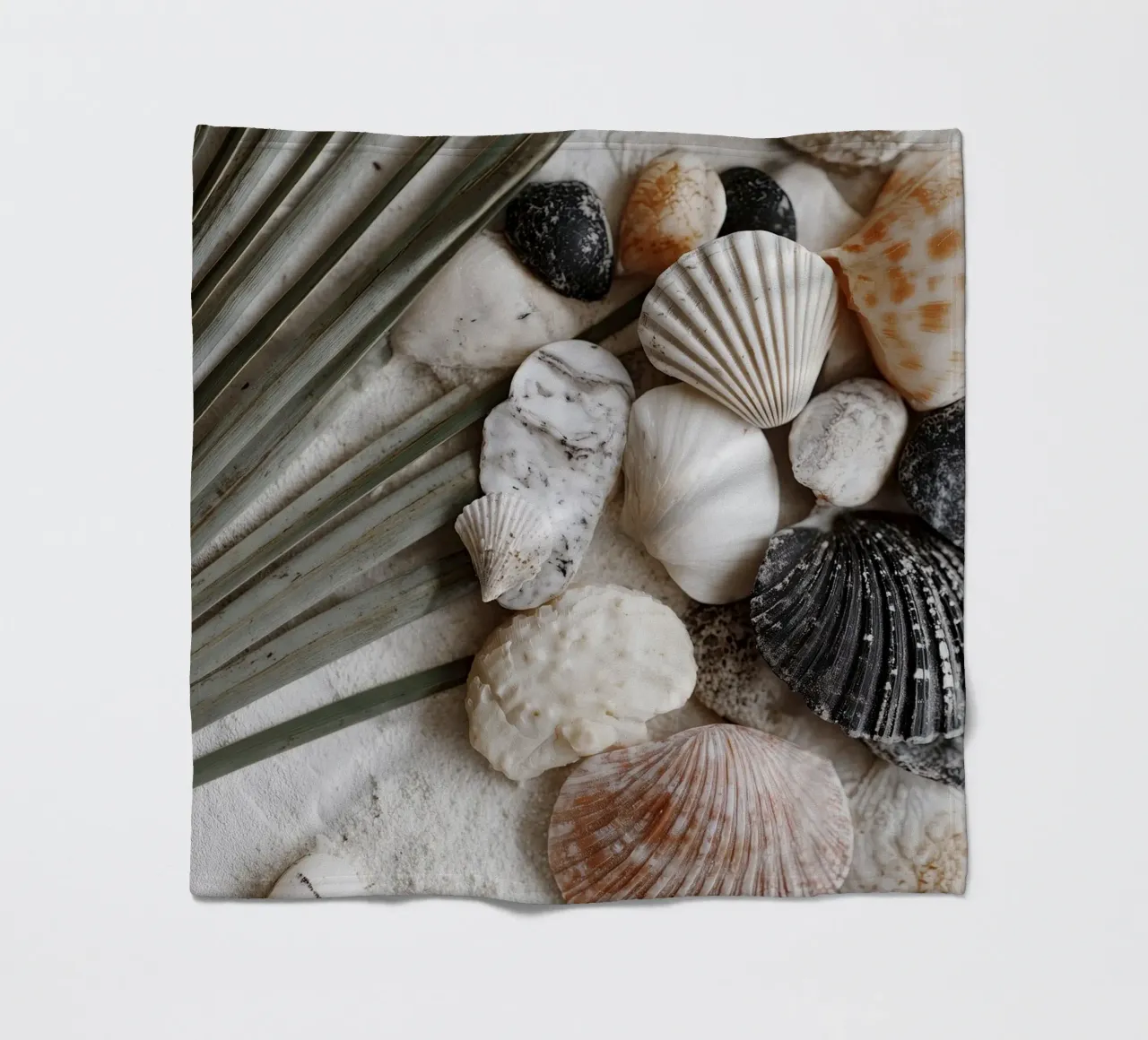 Shell Stories No 01 coperta in pile da treechild