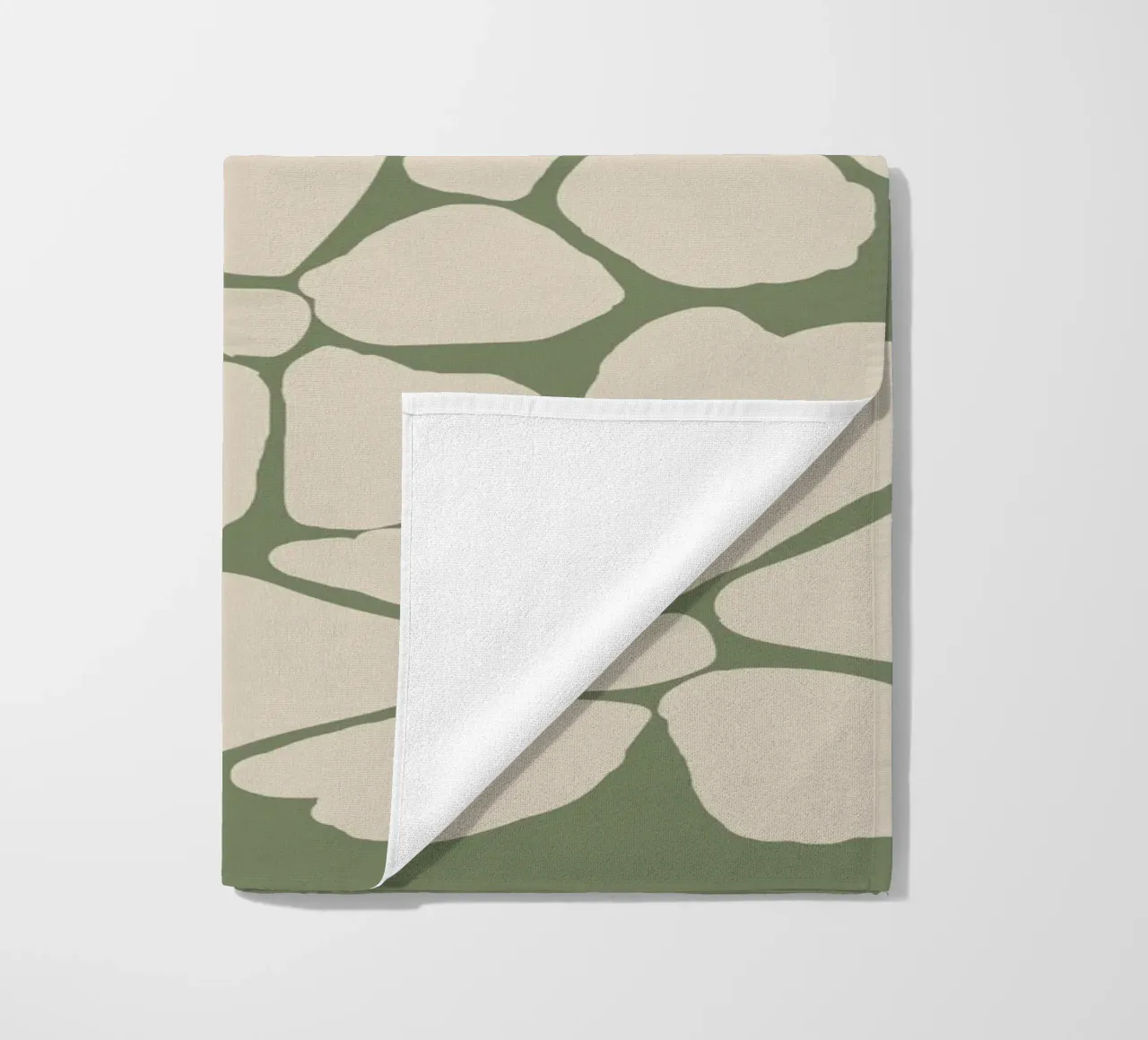 Abstrait floral vert sauge serviette de plage de Melloi Art Print