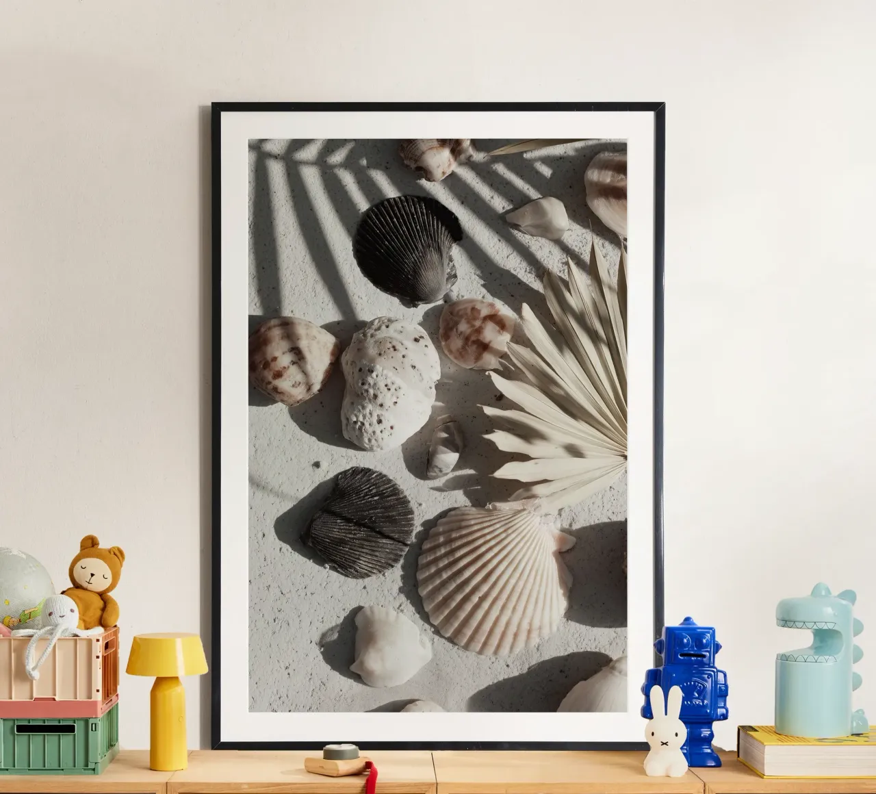 Shell Stories No 02 poster con telaio in legno da treechild