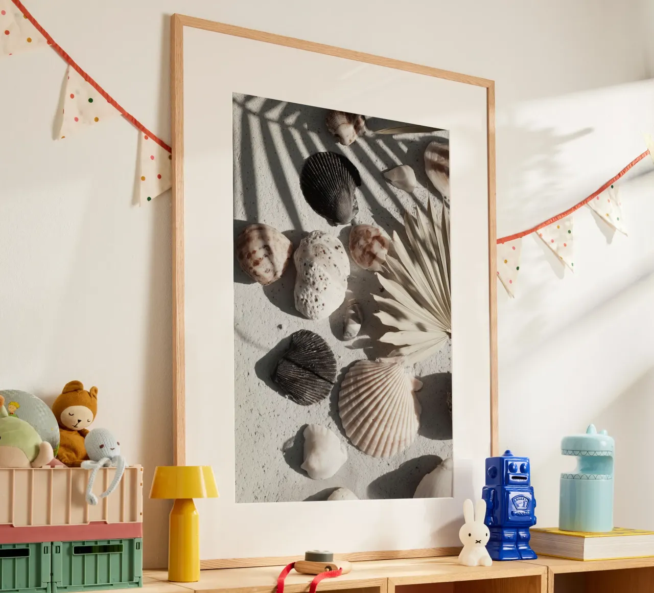 Shell Stories No 02 poster con telaio in legno da treechild