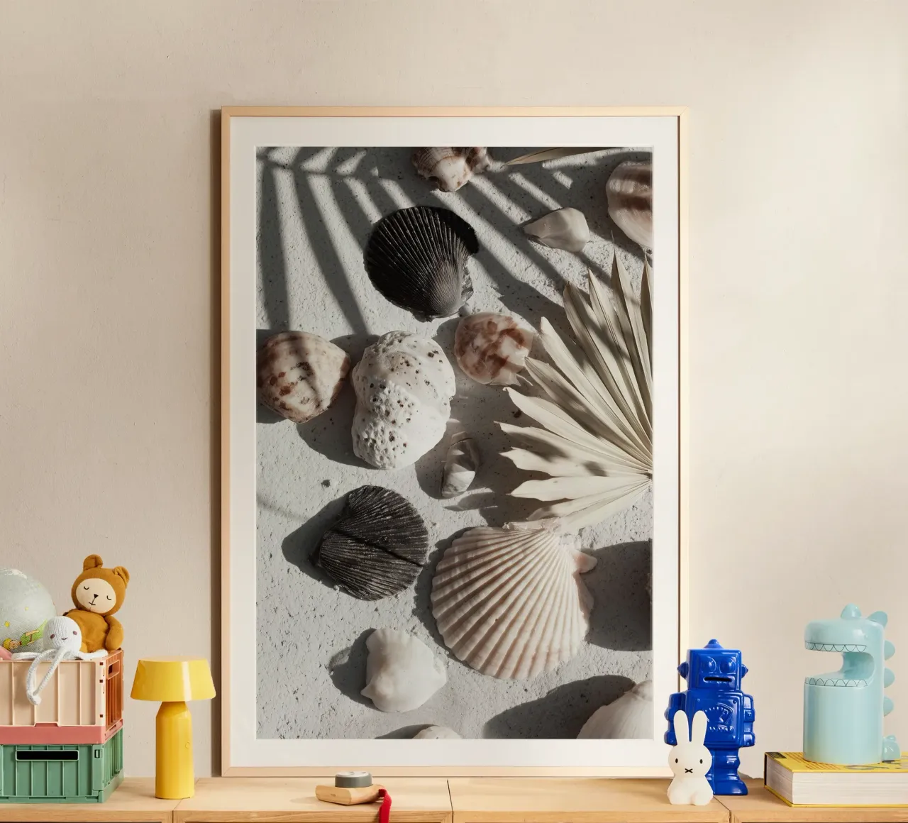 Shell Stories No 02 poster con telaio in legno da treechild