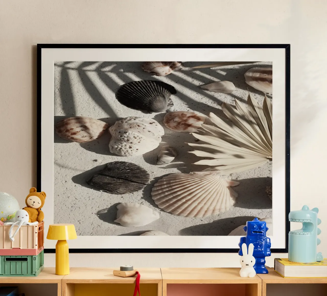 Shell Stories No 02 poster con telaio in legno da treechild