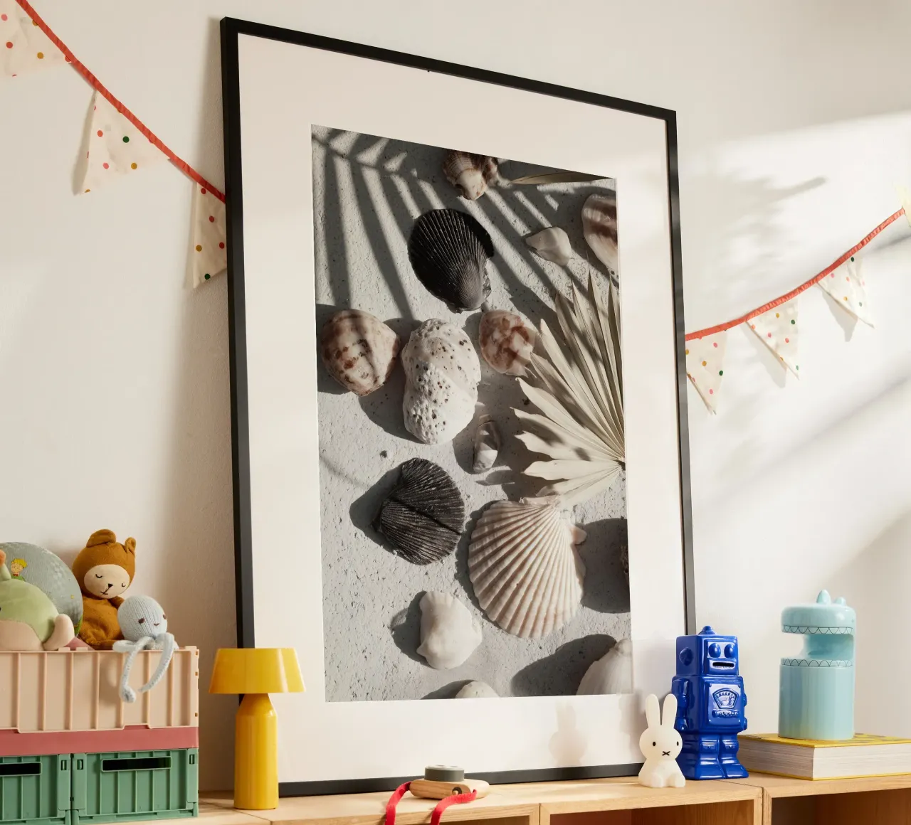 Shell Stories No 02 poster con telaio in legno da treechild