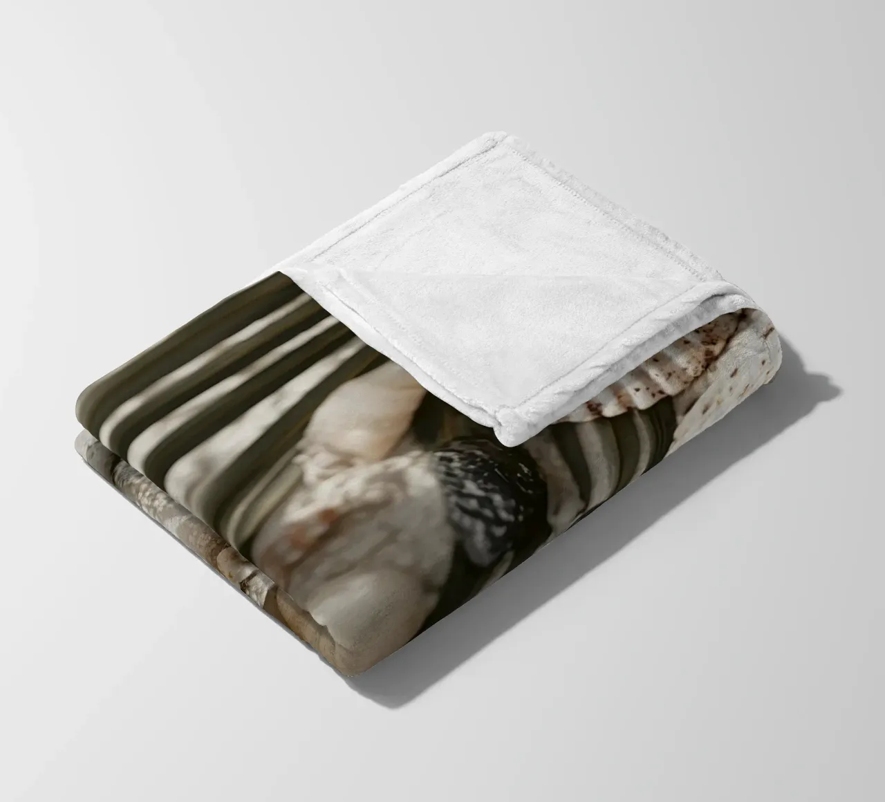 Shell Stories No 03 coperta in pile da treechild