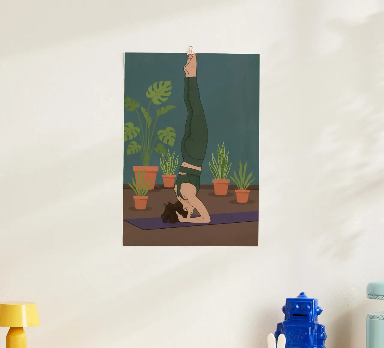 Sirsasana Yoga Pose poster con telaio in plastica da Attaboy Dsgn
