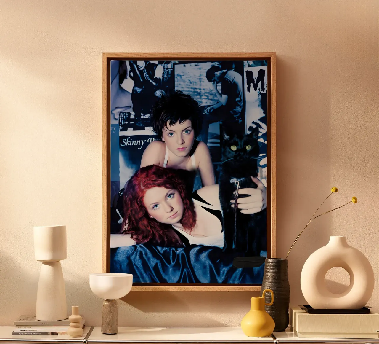 t.A.T.u Leinwand mit Schattenfugenrahmen von Low poly art