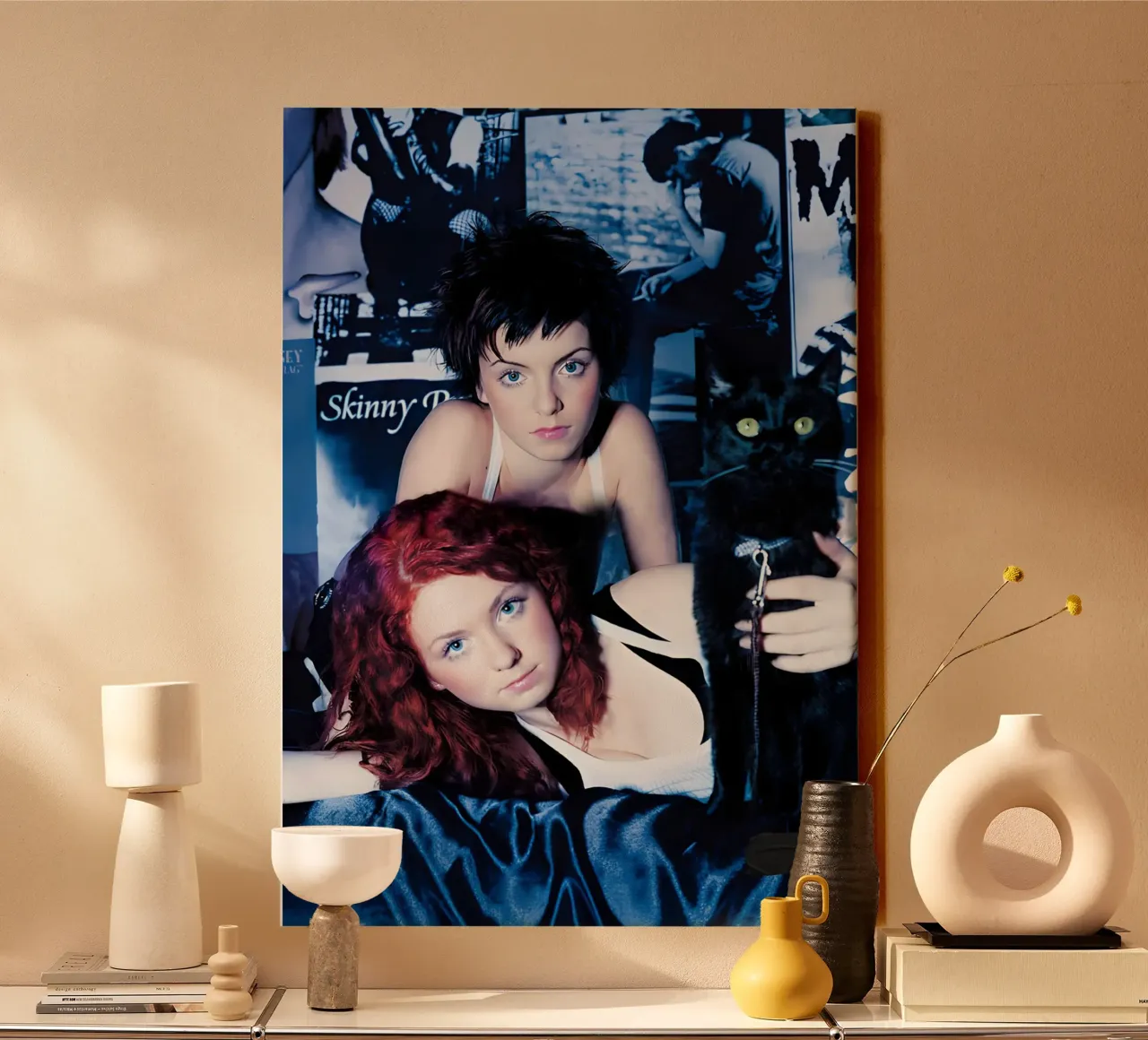 t.A.T.u Leinwand mit Schattenfugenrahmen von Low poly art